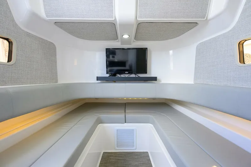 Slide: The Image of Regulator Marine 37 2024 - 5286838