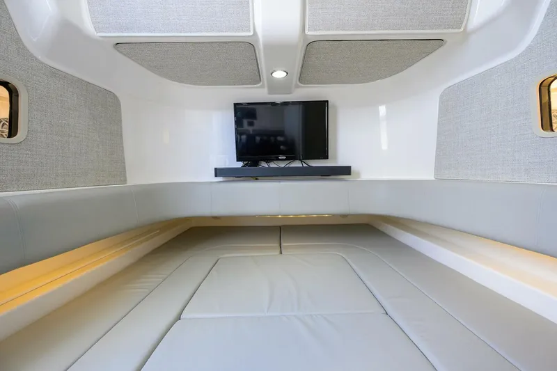 Slide: The Image of Regulator Marine 37 2024 - 5286840