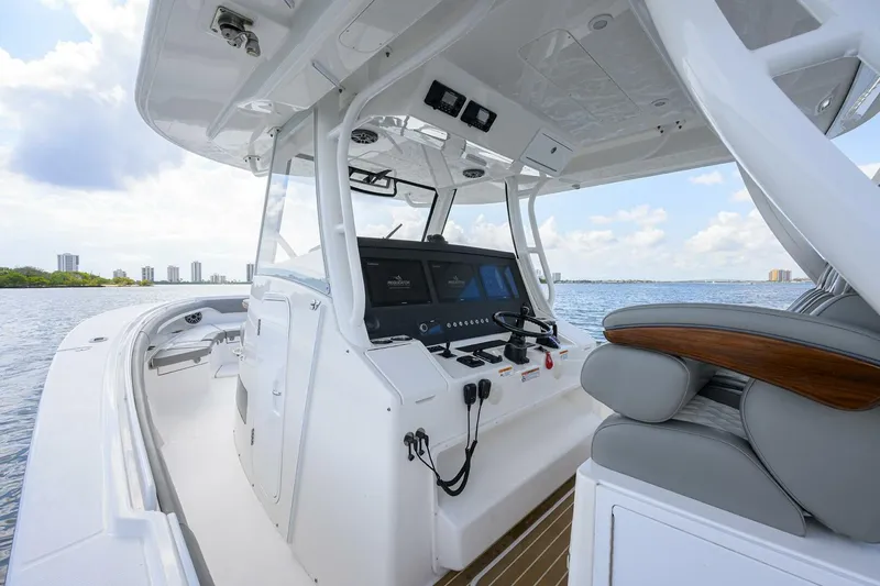 Slide: The Image of Regulator Marine 37 2024 - 5286843