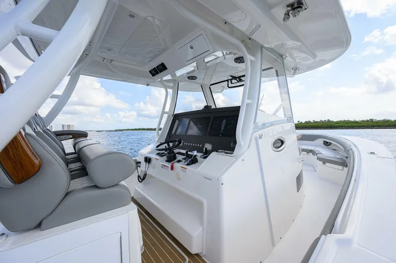 Slide: The Image of Regulator Marine 37 2024 - 5286847