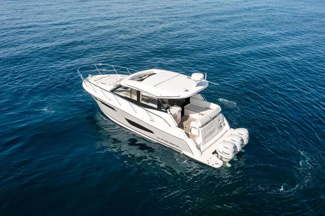 Slide: The Image of Regal 38 XO 2021 - 30