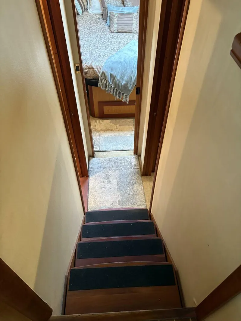 Slide: The Image of 2005 Luhrs 41 Convertible "Rabbit Hole" - 5287978