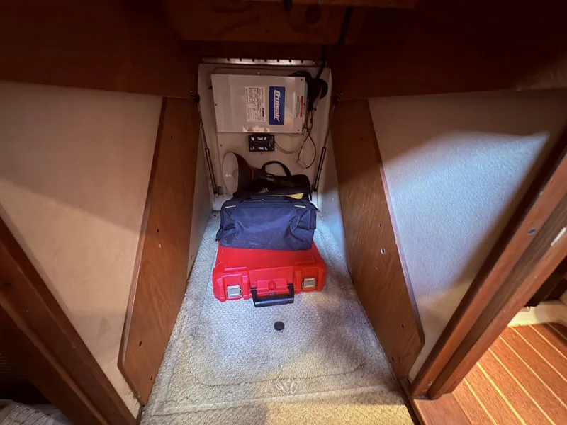 Slide: The Image of 2005 Luhrs 41 Convertible "Rabbit Hole" - 5288018