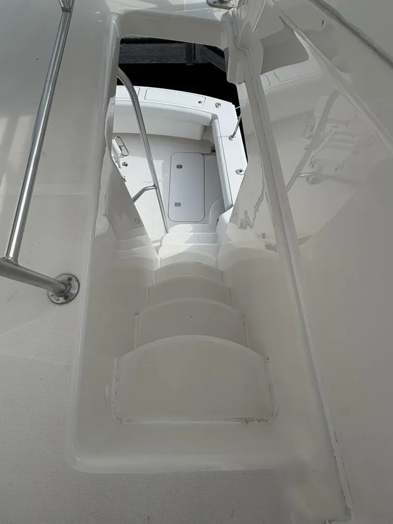 Slide: The Image of 2005 Luhrs 41 Convertible "Rabbit Hole" - 5288037