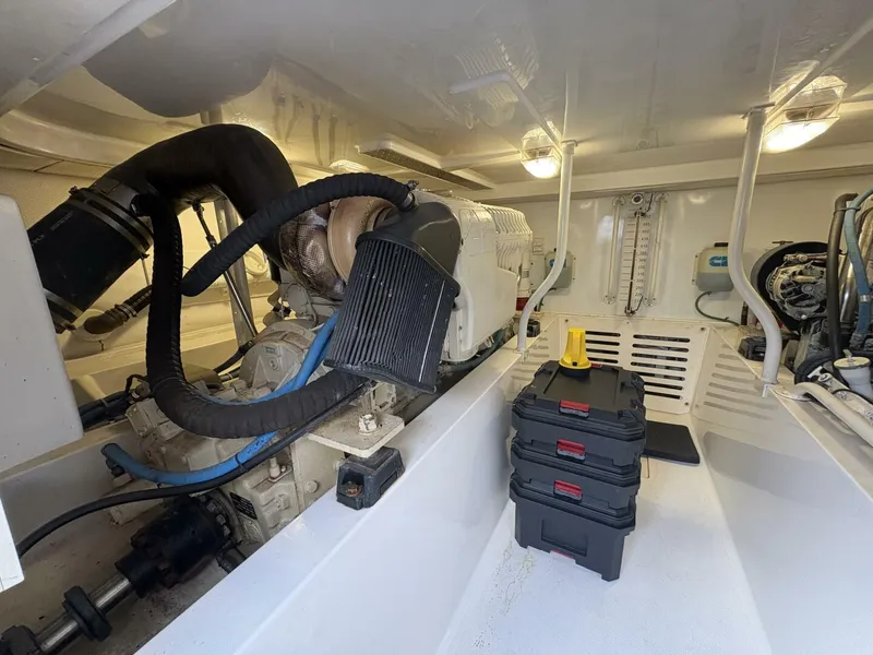 Slide: The Image of 2005 Luhrs 41 Convertible "Rabbit Hole" - 5288045