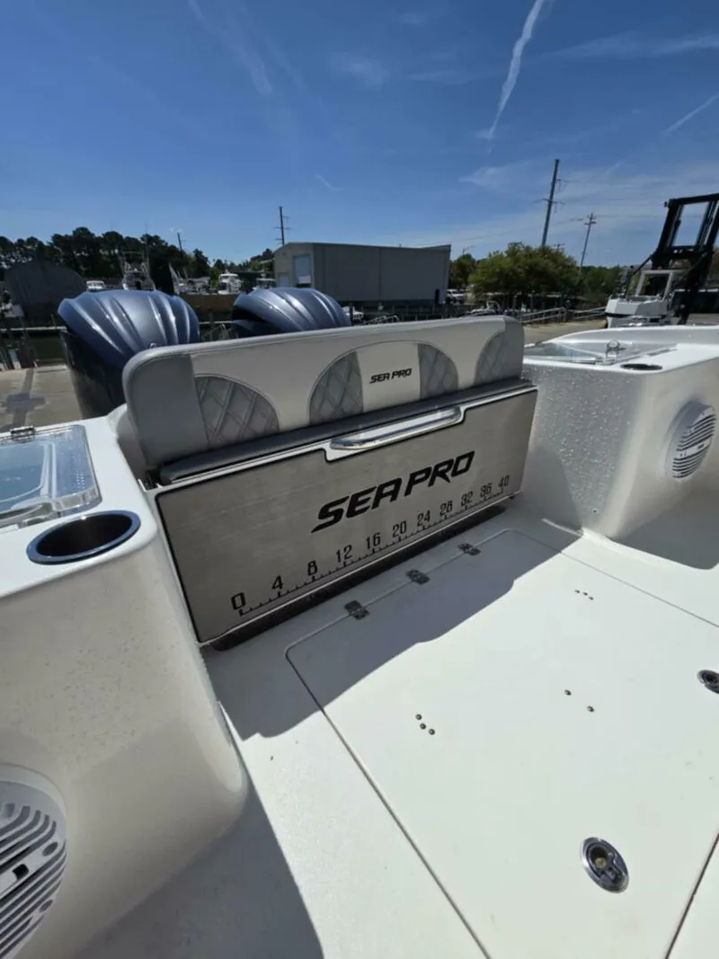 Slide: The Image of Sea Pro 32 DLX Offshore 2023 - 5288905