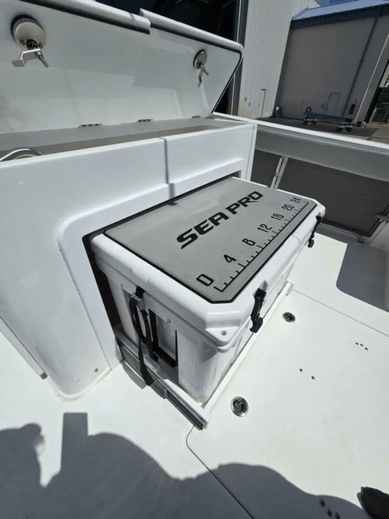 Slide: The Image of Sea Pro 32 DLX Offshore 2023 - 5288909