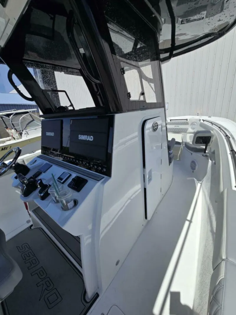 Slide: The Image of Sea Pro 32 DLX Offshore 2023 - 5288911