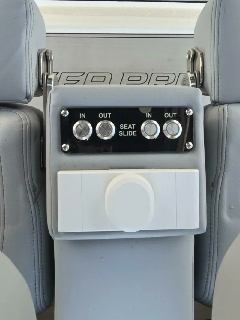 Slide: The Image of Sea Pro 32 DLX Offshore 2023 - 5288876