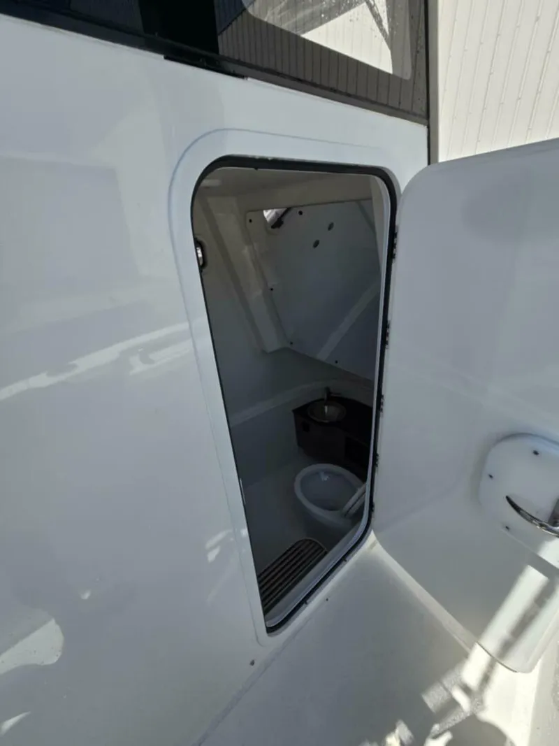 Slide: The Image of Sea Pro 32 DLX Offshore 2023 - 5288913