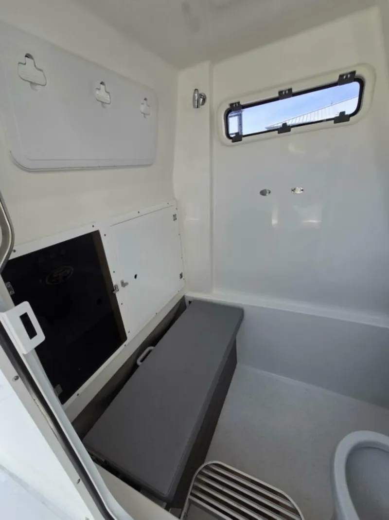 Slide: The Image of Sea Pro 32 DLX Offshore 2023 - 5288914