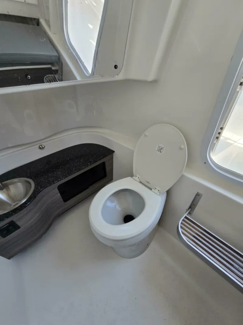 Slide: The Image of Sea Pro 32 DLX Offshore 2023 - 5288916