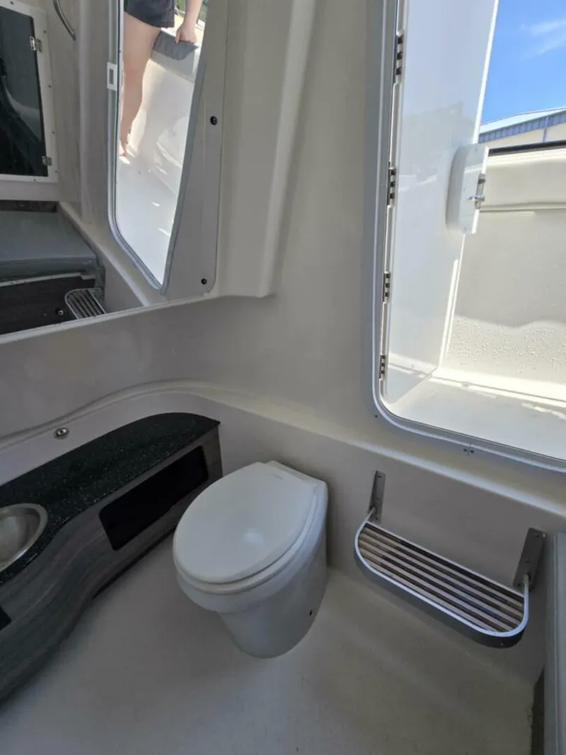 Slide: The Image of Sea Pro 32 DLX Offshore 2023 - 5288917