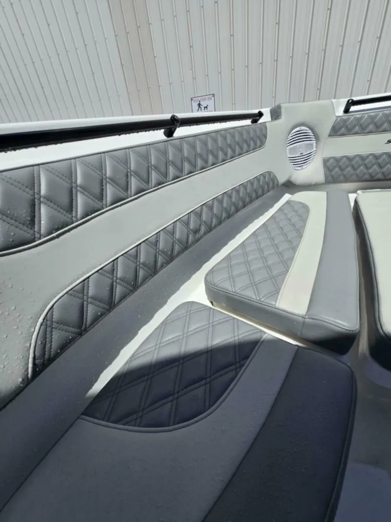 Slide: The Image of Sea Pro 32 DLX Offshore 2023 - 5288923