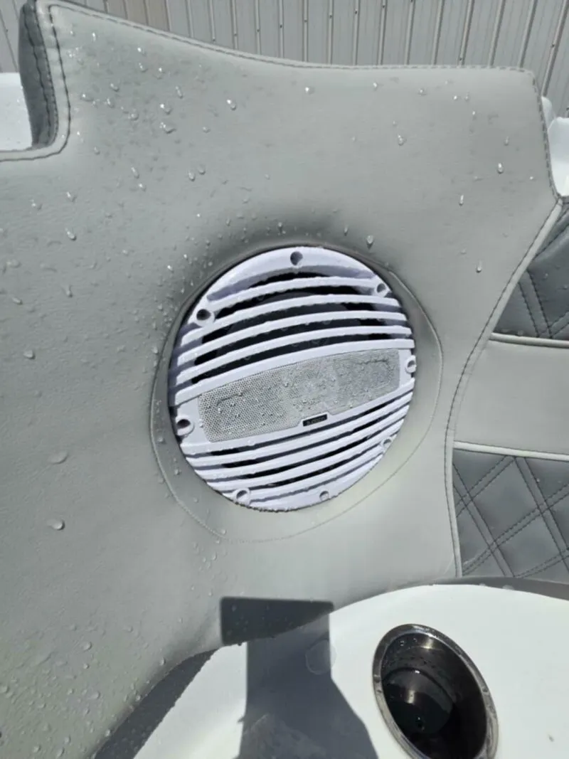 Slide: The Image of Sea Pro 32 DLX Offshore 2023 - 5288924