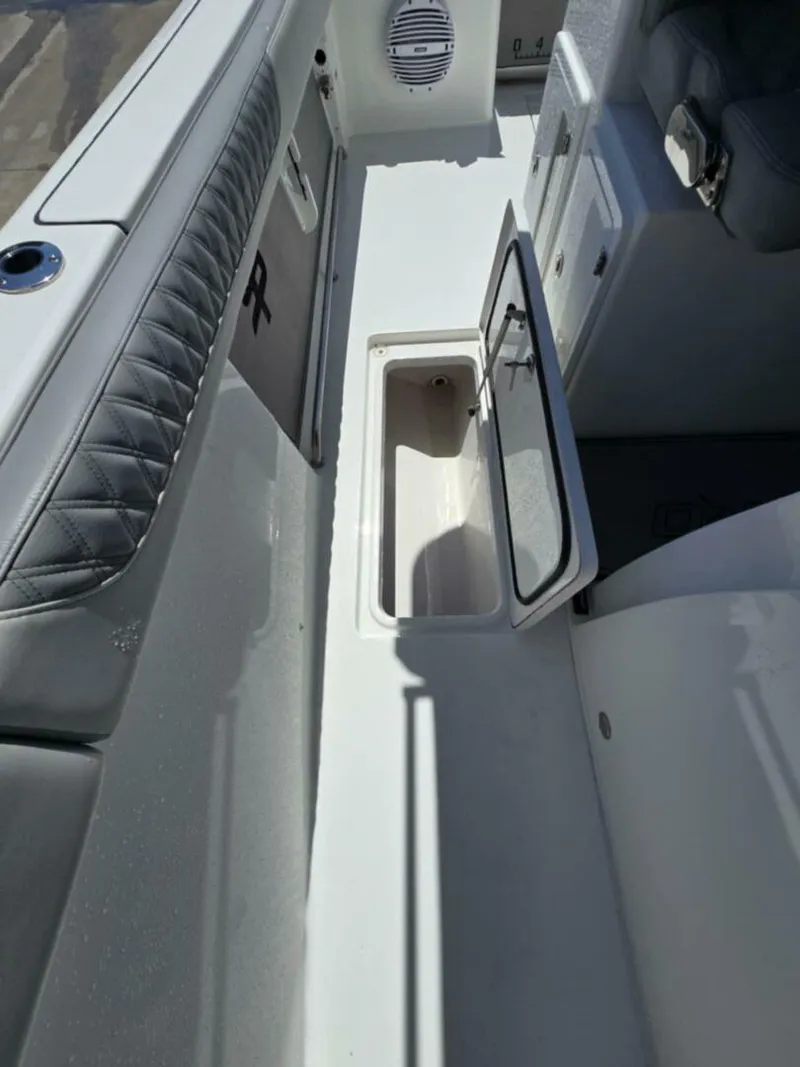 Slide: The Image of Sea Pro 32 DLX Offshore 2023 - 5288930