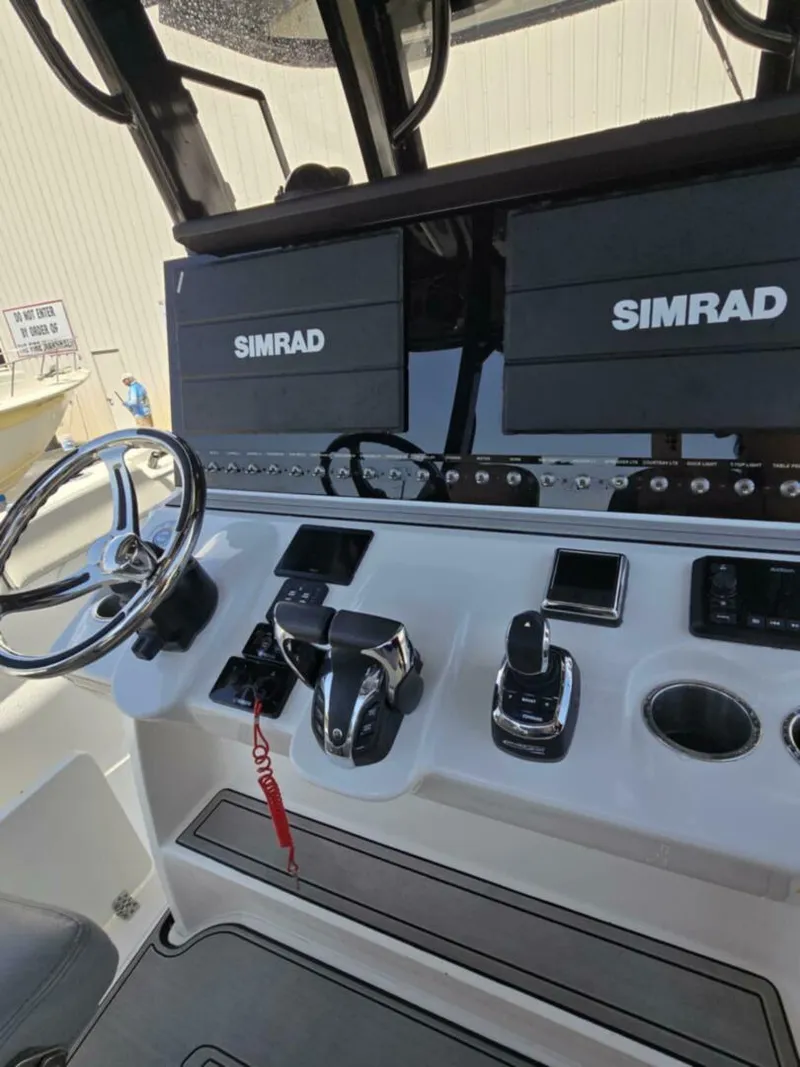 Slide: The Image of Sea Pro 32 DLX Offshore 2023 - 5288937