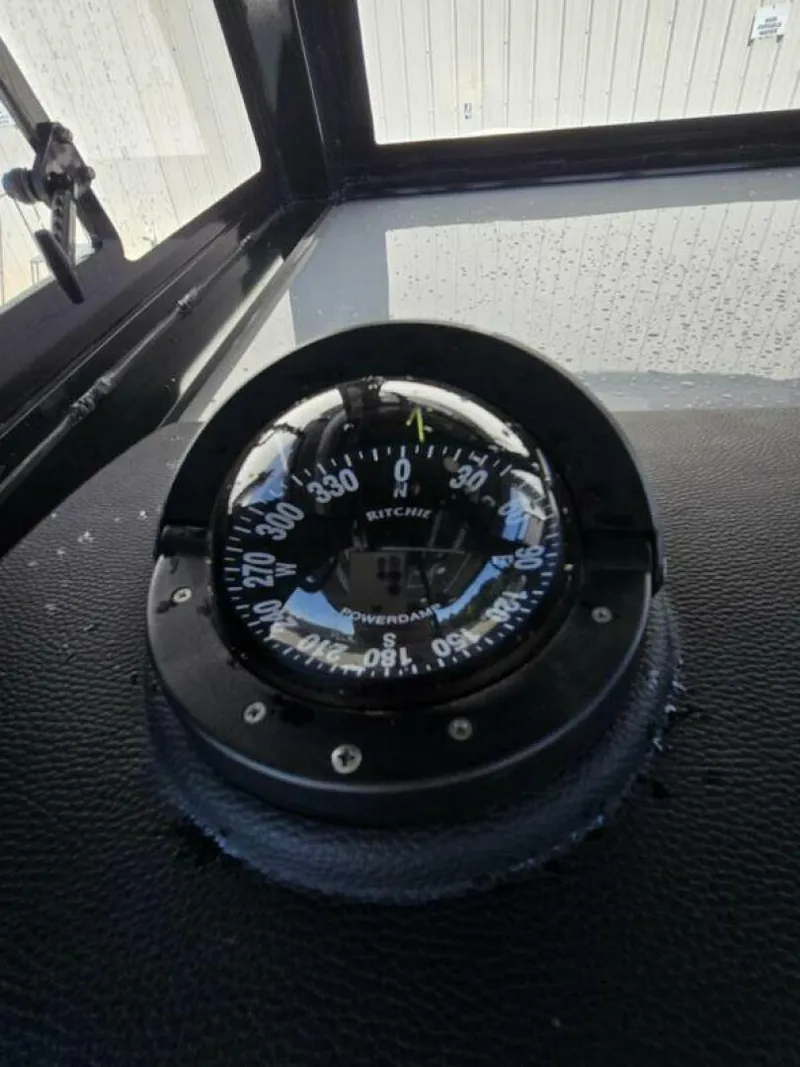 Slide: The Image of Sea Pro 32 DLX Offshore 2023 - 5288942