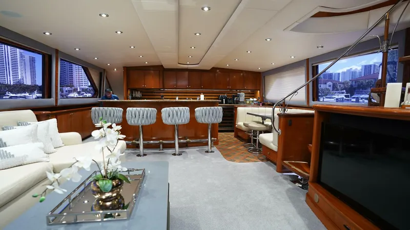 Slide: The Image of Sea Force IX Enclosed Flybridge 2005 - 5934387