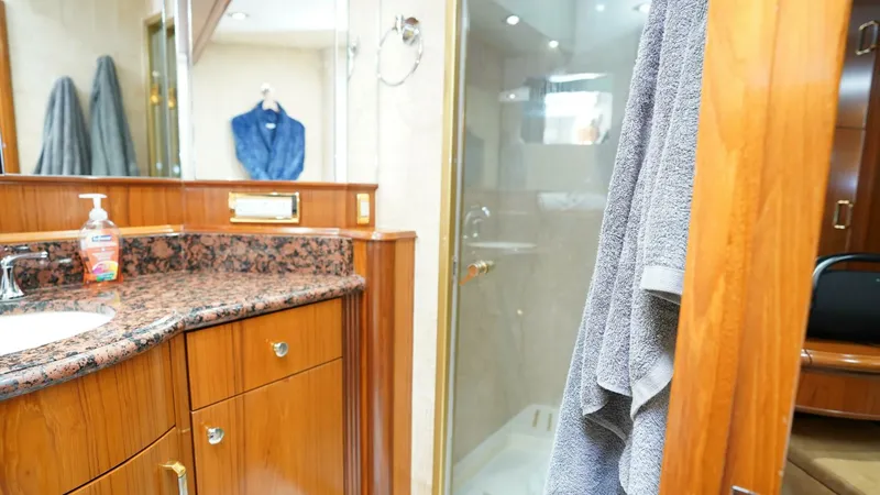 Slide: The Image of Sea Force IX Enclosed Flybridge 2005 - 5934393