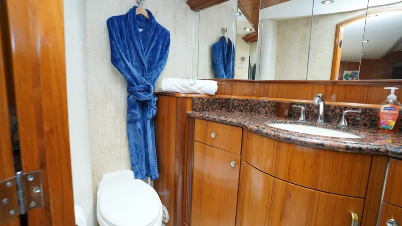 Slide: The Image of Sea Force IX Enclosed Flybridge 2005 - 5934401