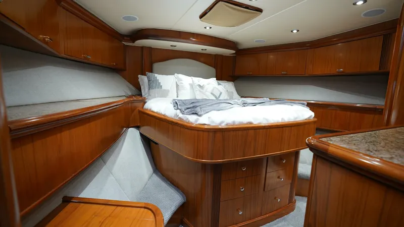 Slide: The Image of Sea Force IX Enclosed Flybridge 2005 - 5934409