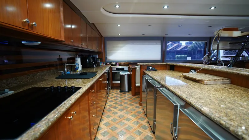 Slide: The Image of Sea Force IX Enclosed Flybridge 2005 - 5934413