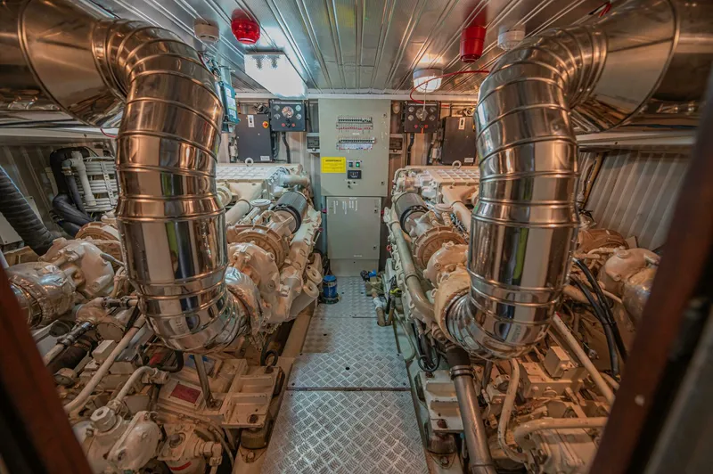 Slide: The Image of Astondoa 72 GLX 2002 - 5289727