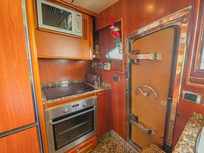 Slide: The Image of Astondoa 72 GLX 2002 - 5289715