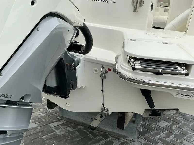Slide: The Image of Boston Whaler 24 2023 - 5290259