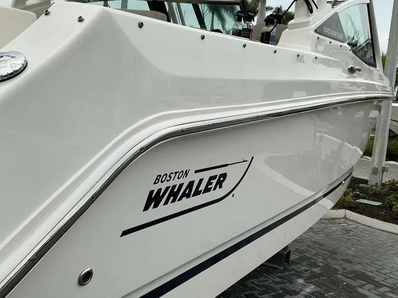 Slide: The Image of Boston Whaler 24 2023 - 5290272