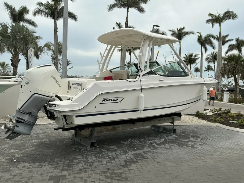 Slide: The Image of Boston Whaler 24 2023 - 5290212