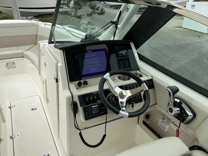 Slide: The Image of Boston Whaler 24 2023 - 5290302