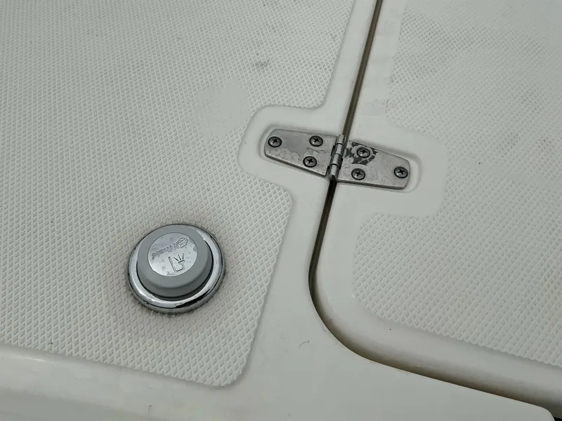 Slide: The Image of Boston Whaler 24 2023 - 5290325