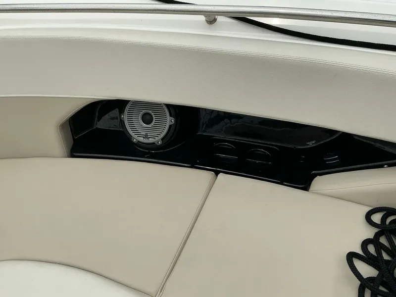 Slide: The Image of Boston Whaler 24 2023 - 5290333