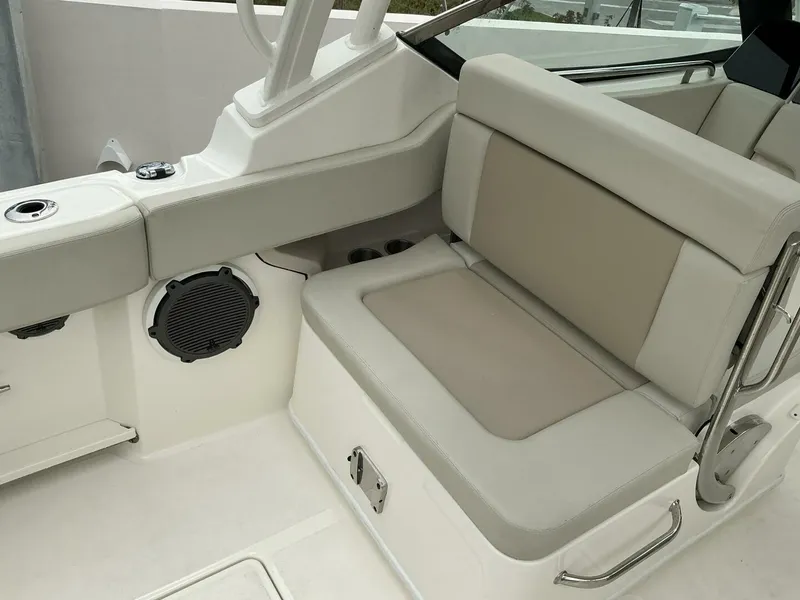 Slide: The Image of Boston Whaler 24 2023 - 5290340