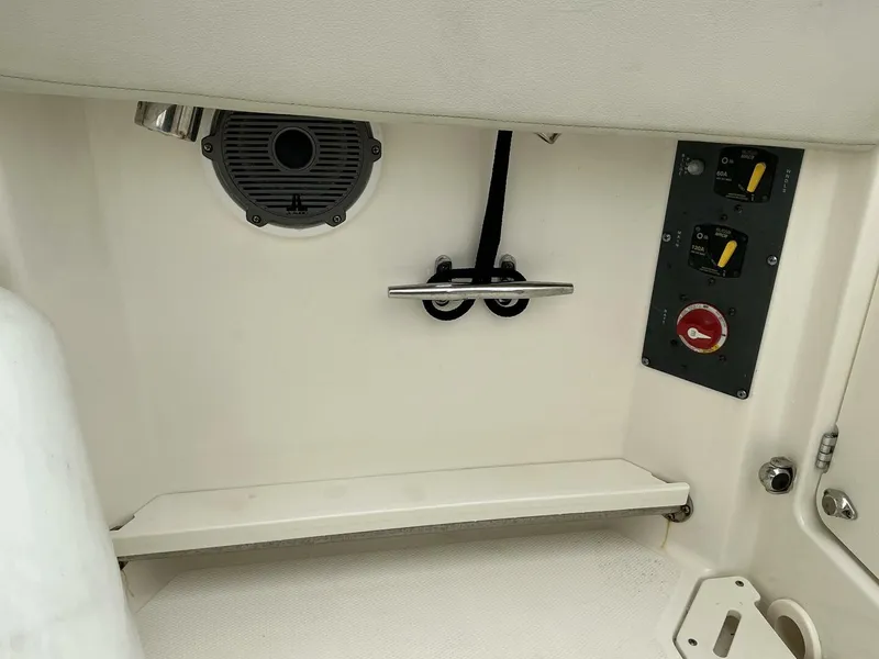 Slide: The Image of Boston Whaler 24 2023 - 5290353