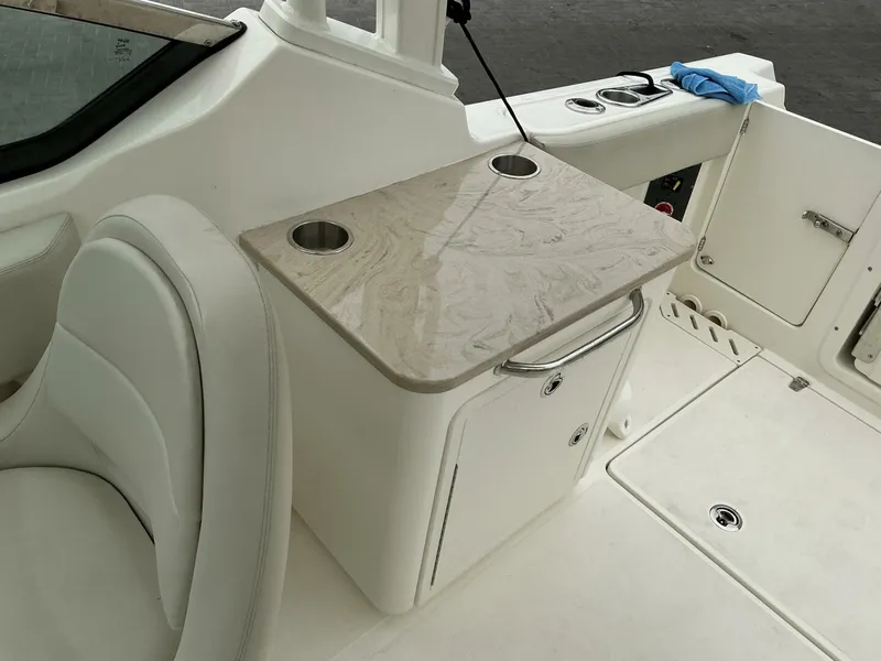 Slide: The Image of Boston Whaler 24 2023 - 5290363