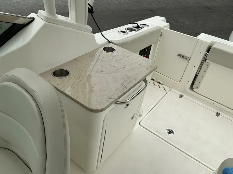 Slide: The Image of Boston Whaler 24 2023 - 5290366