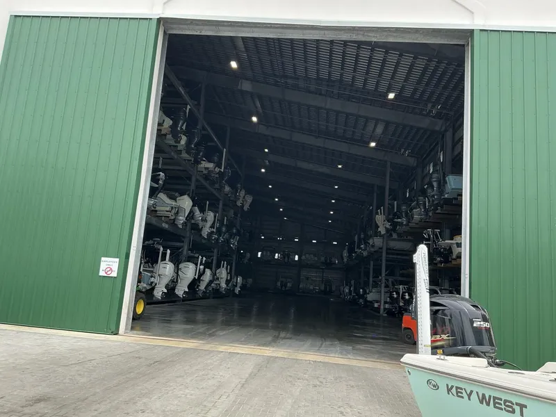 Slide: The Image of Boston Whaler 24 2023 - 5290374