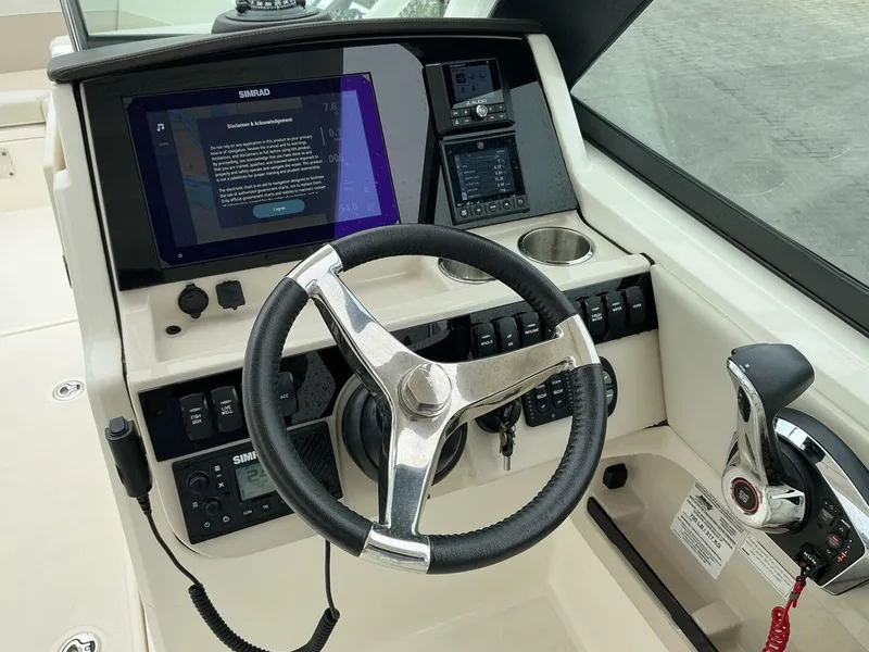 Slide: The Image of Boston Whaler 24 2023 - 5290283