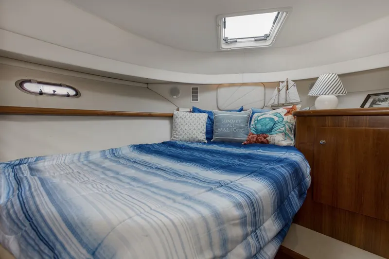 Slide: The Image of 1997 44 Carver 445 Zodiac Gypsea Forward Stateroom - 5291774
