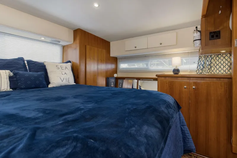 Slide: The Image of 1997 44 Carver 445 Zodiac Gypsea Master Stateroom - 5291768