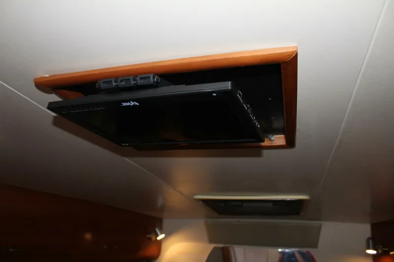 Slide: The Image of Carver Yachts 360 Mariner 2004 - 5291837