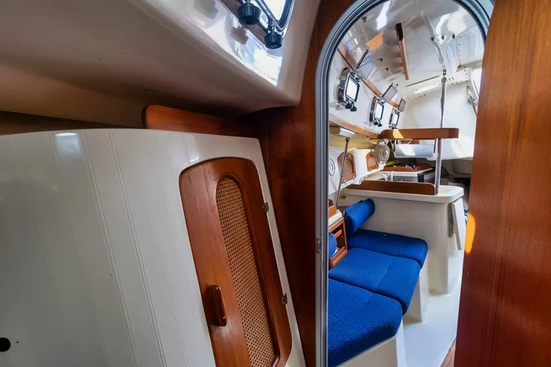 Slide: The Image of Hake / Seaward 32 2011 - 5309717