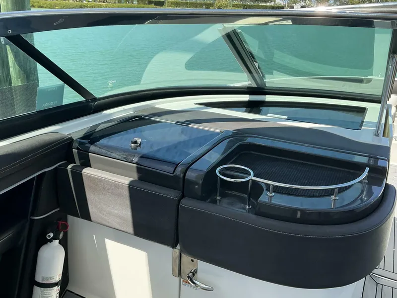 Slide: The Image of Sea Ray 35 2016 - 5292669