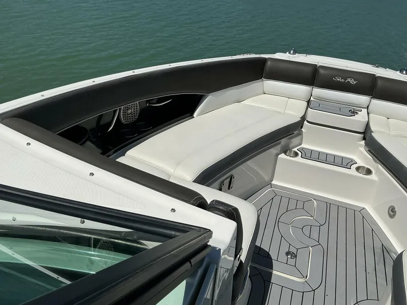 Slide: The Image of Sea Ray 35 2016 - 5292671