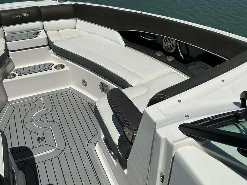 Slide: The Image of Sea Ray 35 2016 - 5292672