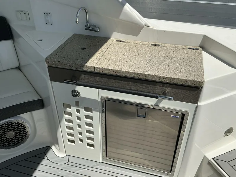 Slide: The Image of Sea Ray 35 2016 - 5292666