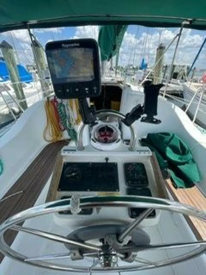 Slide: The Image of Beneteau Oceanis 311 2000 - 5293308